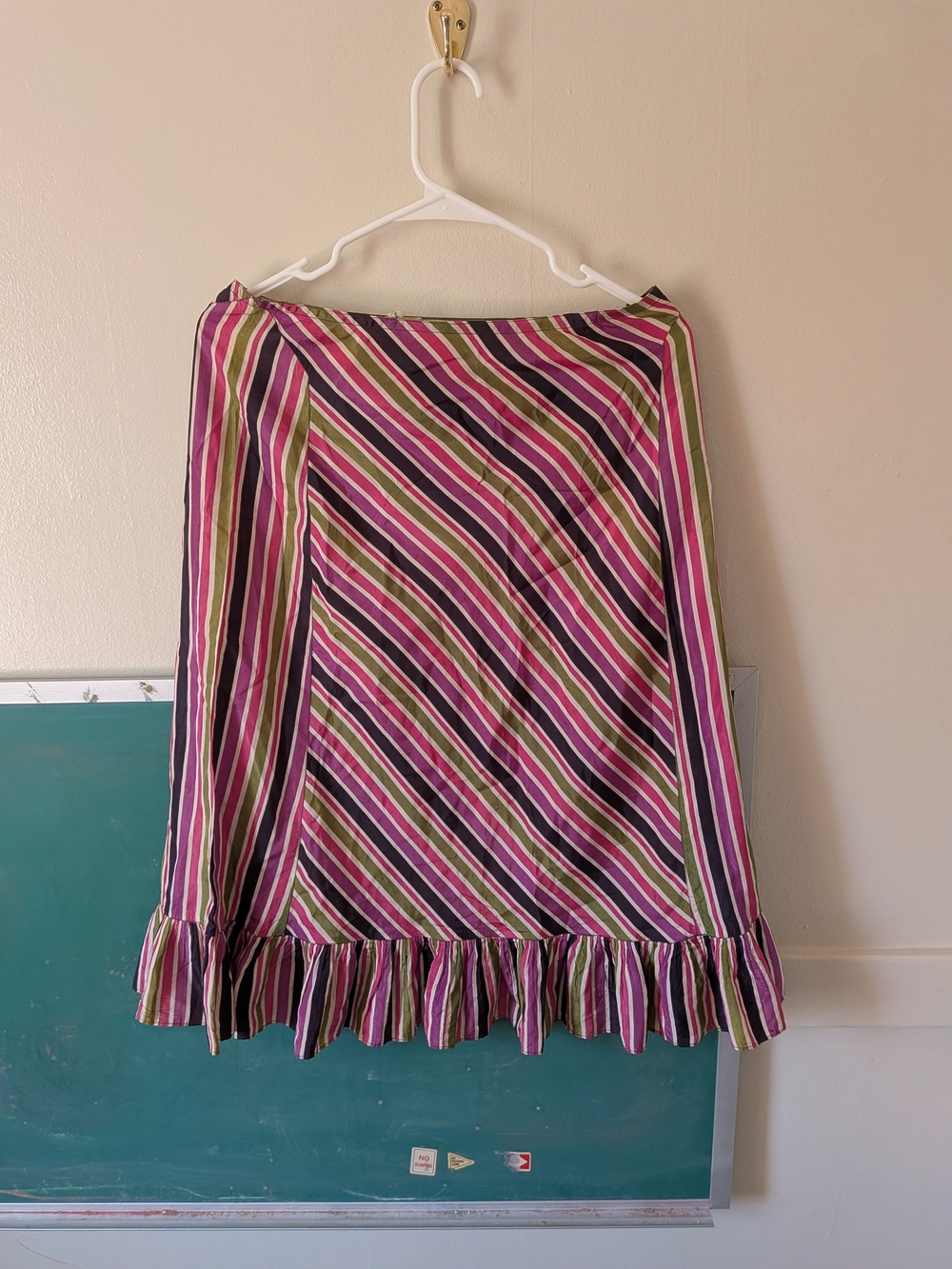 1940s Vintag B Altman Paris Striped Ruffle Hem Women’s Skirt in Pink and Green 8
